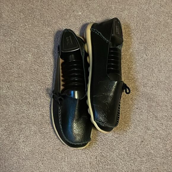 Black Leather Moccasin Style Shoe. 9 - Picture 3 of 4